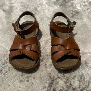 Girls Saltwater sandals: used but in good condition
